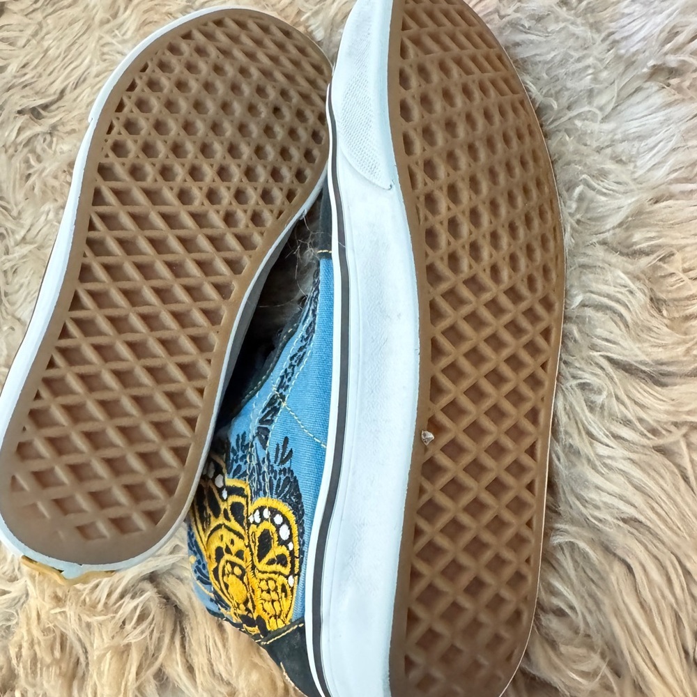 VANS Sk8-Hi Unisex Dia de Los Muertos Embroidered Sneakers. Men’s 4.5 Women’s 6​ - Picture 9 of 12